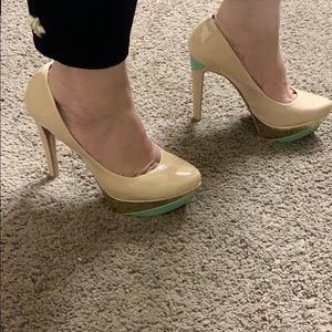Jessica Simpson MULIT Color Platform Heel size 7.5